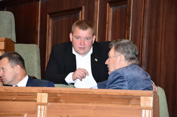 Алкоголь, неповага та ворожнеча під час сесії Волиньради (фото)