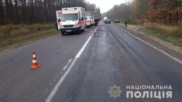 На Волині зіткнулися вантажівка і легковик: є жертви (фото)