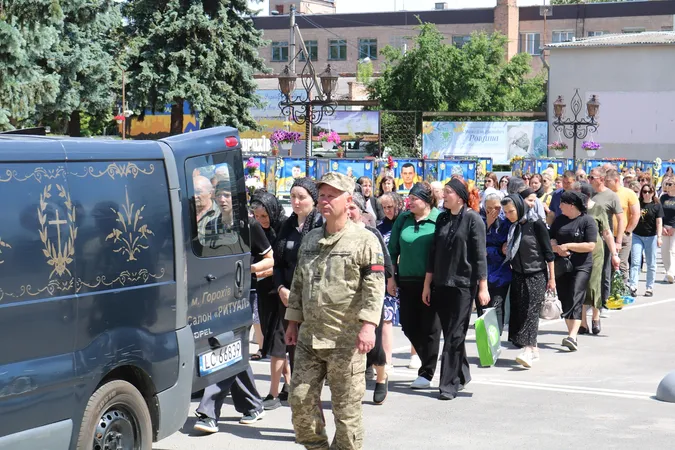 На Волині попрощалися із Захисником Віктором Миколайчуком (фото)