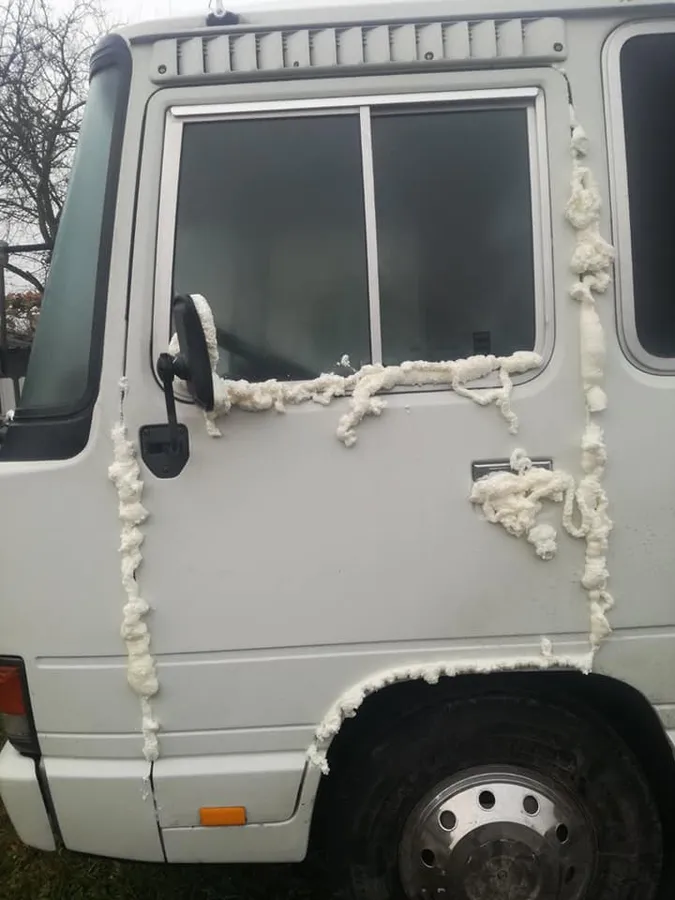 У Ківерцях «ритуальний» автобус залили монтажною піною (фотофакт)