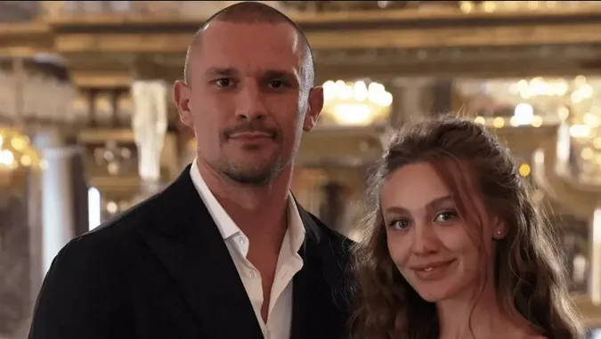 Переможниця шоу «Холостяк» показала каблучку від Цимбалюка: скільки вона коштує (фото)