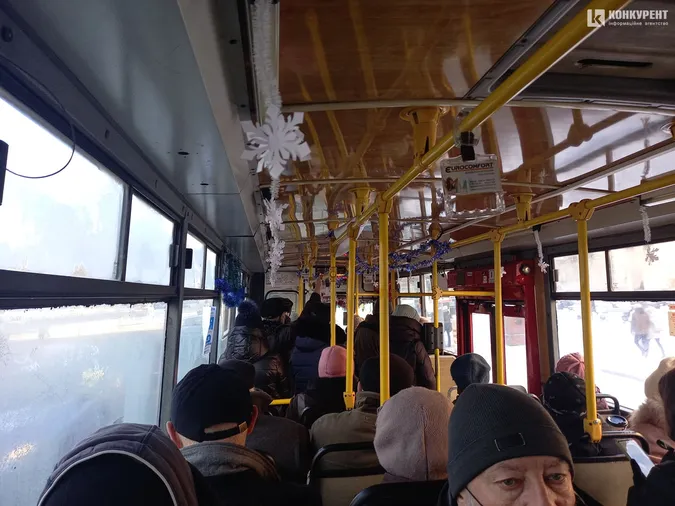 У Луцьку святково декорували тролейбуси (фото)