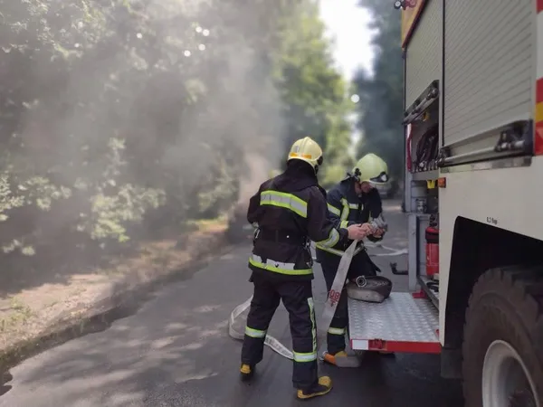 У Луцьку під час руху загорілося авто – в салоні була дитина (фото)