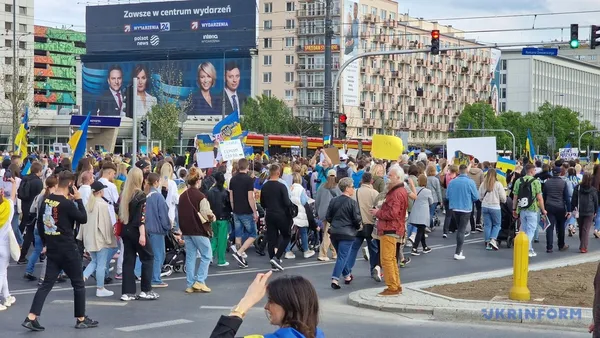 У Варшаві під час акції протесту висміяли армію рф (фото, відео)