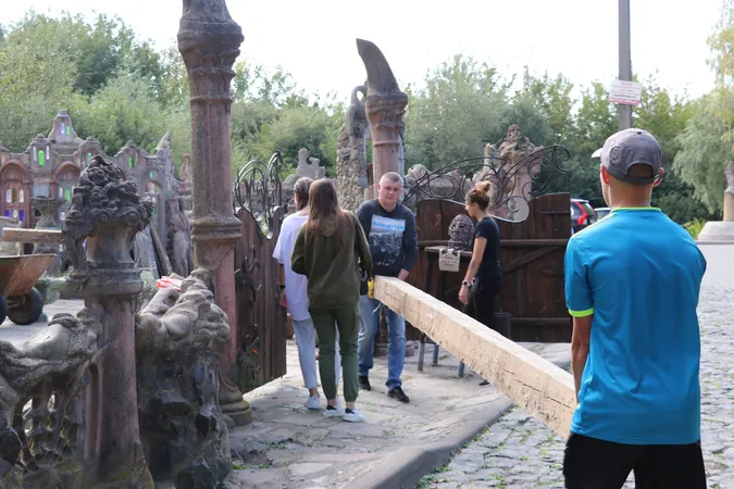 У Луцьку навели лад біля будинку скульптора Голованя (фото)