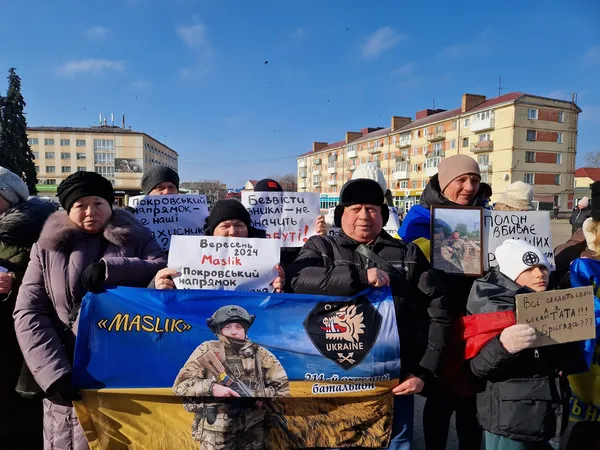 У Володимирі на акцію підтримки полонених та зниклих безвісти зібралися 250 учасників (фото)
