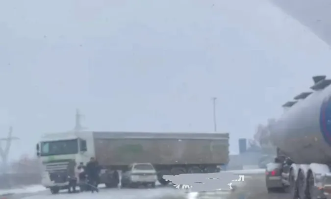 У Луцьку не розминулися вантажівка та легковик