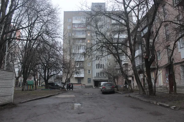 Комунальники перерили луцький двір, а місто не хоче його ремонтувати (фото)