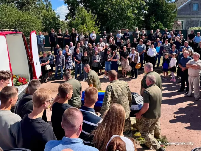 Назавжди 30: на Волині попрощалися із Героєм Миколою Мурмилем (фото)