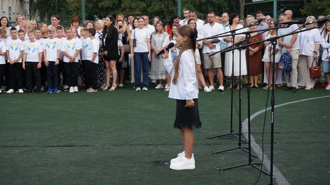 Як відзначили перший дзвоник у Луцькому ліцеї №9 (фото)