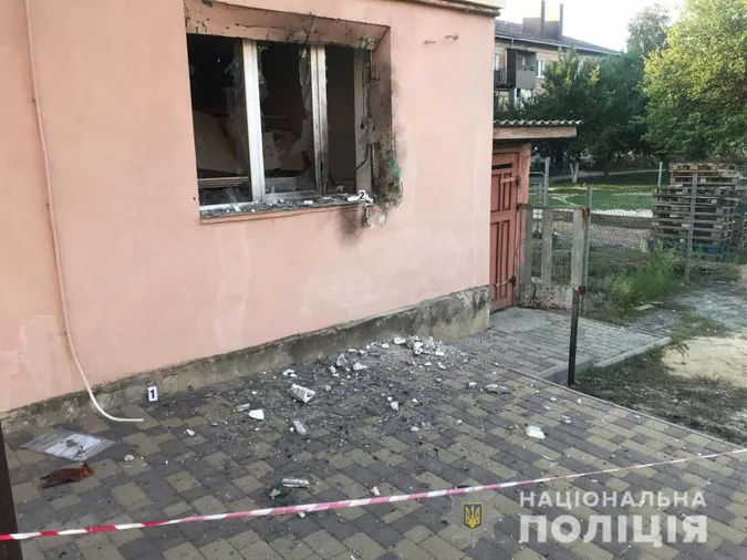 Підпалив вантажівку і кинув гранату в кафе: на Рівненщині чоловік помстився підприємцю (фото)