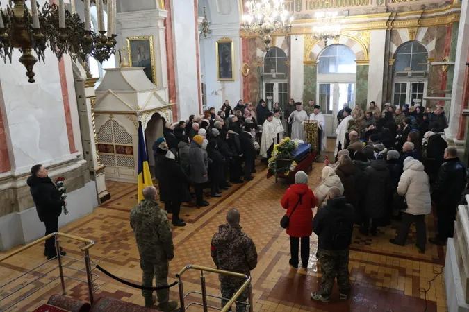 У Луцьку попрощалися із воїном Дмитром Бобровським (фото)