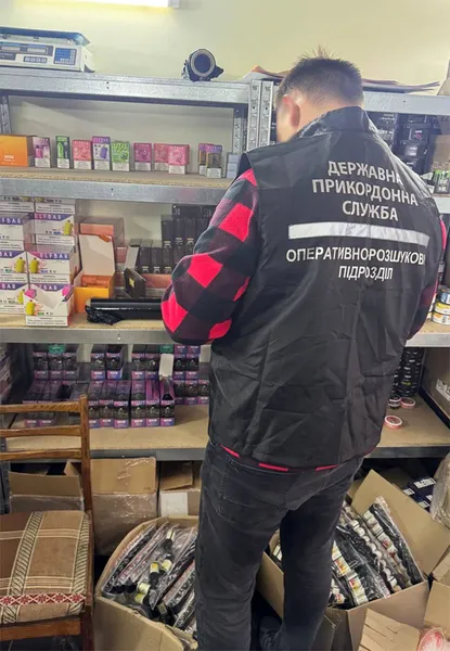 Волинські прикордонники перекрили канал розповсюдження товарів для курців (фото)