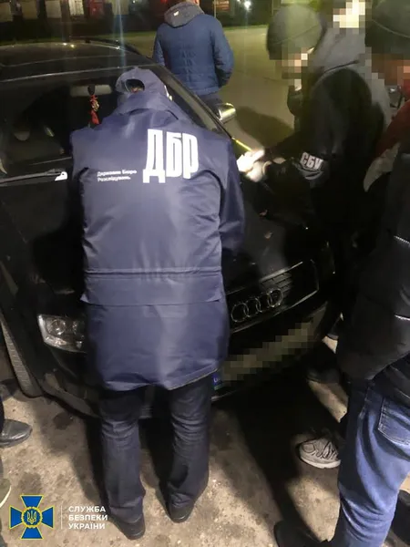 На Волині СБУ спіймала на хабарі інспектора-прикордонника: «рішав» контрабанду цигарок