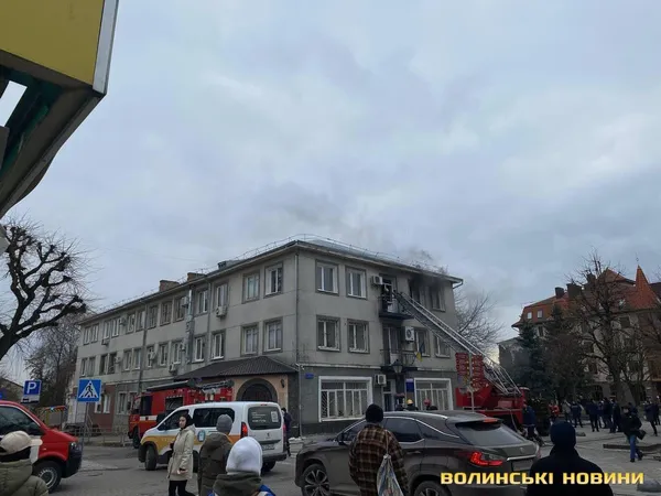 У Луцьку загорілося приміщення міськрайонного суду