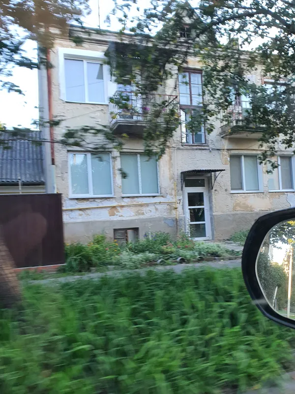 У центрі Луцька знесли автентичні двері зі старого будинку (фото)