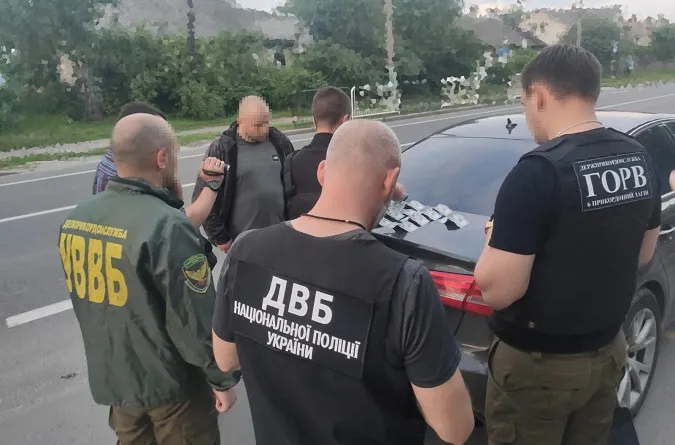 Шукав «клієнтів» в інтернеті: на Волині чоловік за $6000 допомагав ухилянтам (фото)