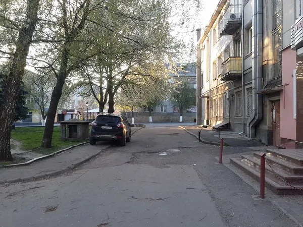 Лучанин пояснив, як водії авто можуть «успішно» паркуватися в центрі міста (фото)