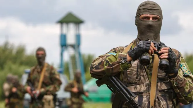 Таджик не справився: на Волині виявили нелегалів в кропиві