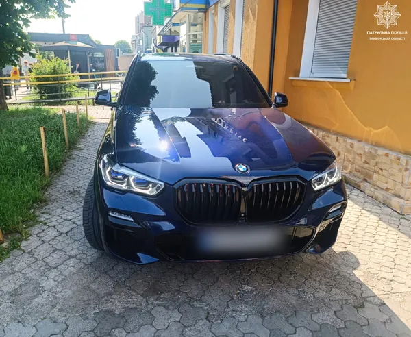 У Луцьку водій BMW виїхав на «зустрічку», аби проскочити затор (фото)