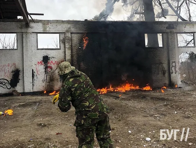 У Володимирі цивільних вчать кидати коктейлі Молотова. У них виходить