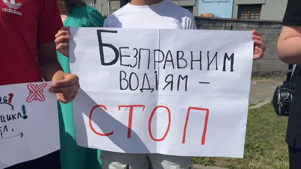 «Батьки, обирайте відповідальність»: у Шацьку закликали не садити дітей на мотоцикли (фото, відео)