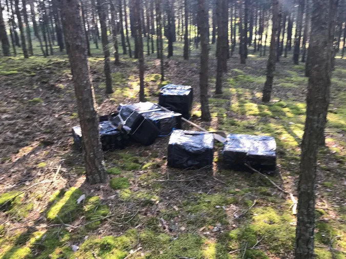 На Волині затримали контрабандиста з 24 ящиками сигарет (фото)