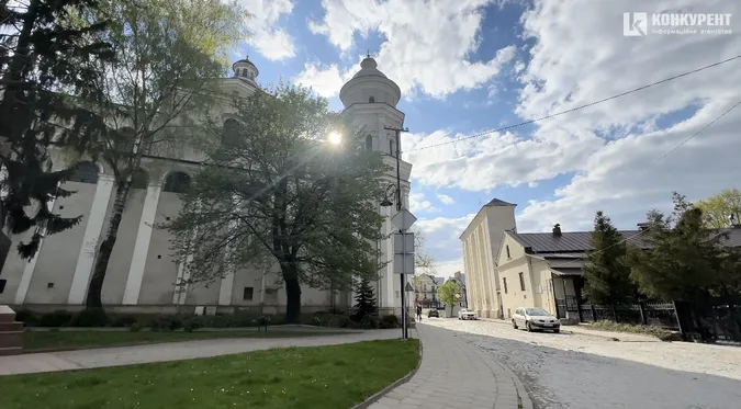 Спокійно і затишно: яка весна у Луцькому замку (фото)