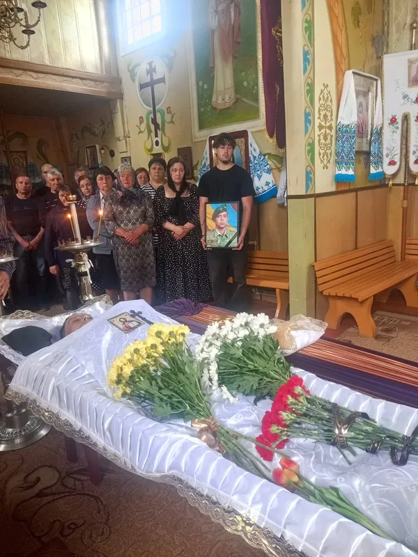 Помер від важкої хвороби: на Волині поховали ветерана Романа Шнита (фото)