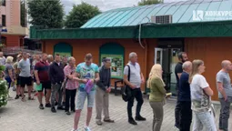 Тягнули до останнього: у Луцькому ЦНАПі – величезні черги (фото)