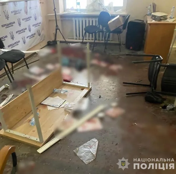 На Закарпатті депутат підірвав бойові гранати під час сесії сільради (фото, відео 18+)