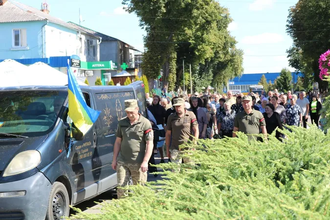 На Волині в останній земний шлях провели Героя Віталія Новосада (фото)