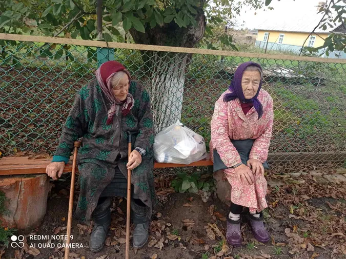 У Підгайцівській громаді літнім людям роздали пакунки допомоги (фото)