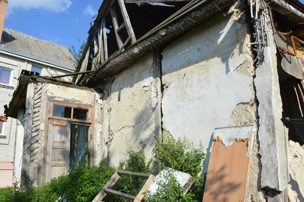 Люди кажуть, що ця частина будинку обвалилась близько семи років тому