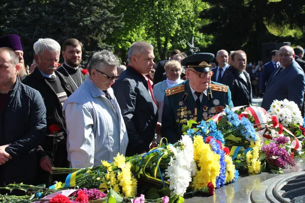 Ніколи знову: у Луцьку вшанували пам'ять жертв Другої світової війни (фото)
