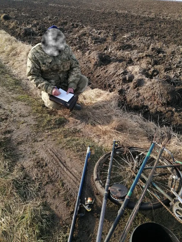 Ловили «павуком» та «екраном»: на Волині викрили рибалок-порушників (фото)