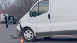Від удару авто злетіло у кювет: у Луцьку на Ківерцівській – аварія (відео)