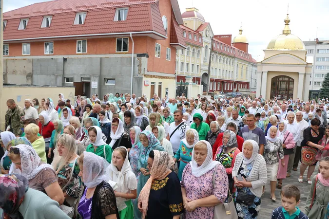 Яким було престольне свято у луцькому соборі Святої Трійці (фото)