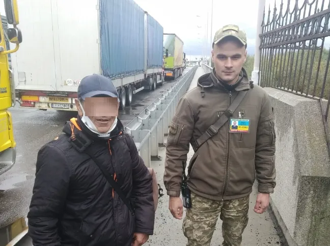 Йшов до друзів: біля «Ягодина» затримали турка без документів