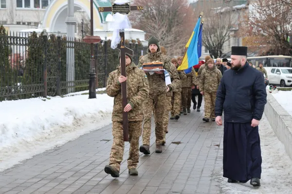 У Луцьку попрощалися з загиблим на війні відомим спортсменом Олексієм Бондаренком (фото)