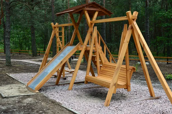 Знову гойдалки для діток...