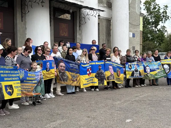 «Важливо, щоб нас почули»: у селищі на Волині – перша акція на підтримку безвісти зниклих військових (фото)