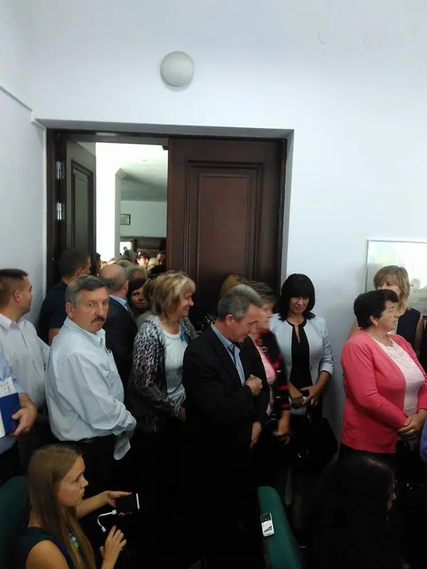 «Переглянути рішення!» – невдоволені підприємці зі Старого ринку заполонили залу Луцькради