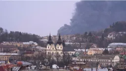 У Львові – вибухи, в місті зникає світло та мобільний зв'язок (відео)