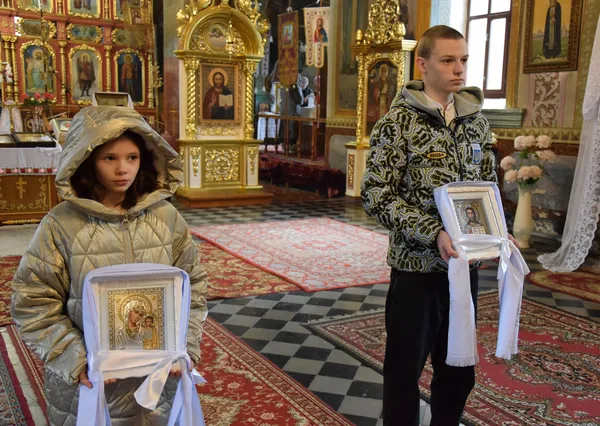 У Луцьку прикордонник, який повернувся із зони бойових дій, повінчався з дружиною (фото)