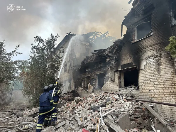 Там нема живого місця: як волинські рятувальники виконують завдання у Лиманській громаді на Донеччині (фото)