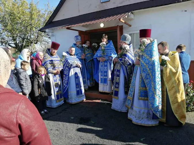 На Волині громада «московського патріархату» після «вигнання» облаштувала собі храм (фото)