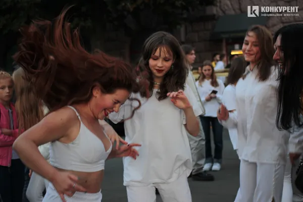 Як лучани відривалися на концерті до Дня міста (фото)
