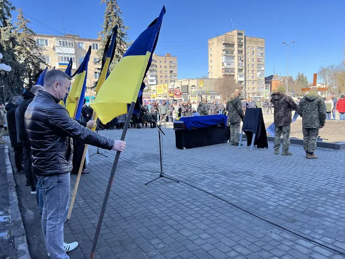 Пів року вважався зниклим: на Волині попрощалися з Героєм Анатолієм Нестеруком (фото)