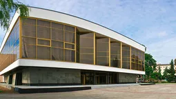 Луцькі пенсіонери відтепер безкоштовно ходитимуть у театр (фото)